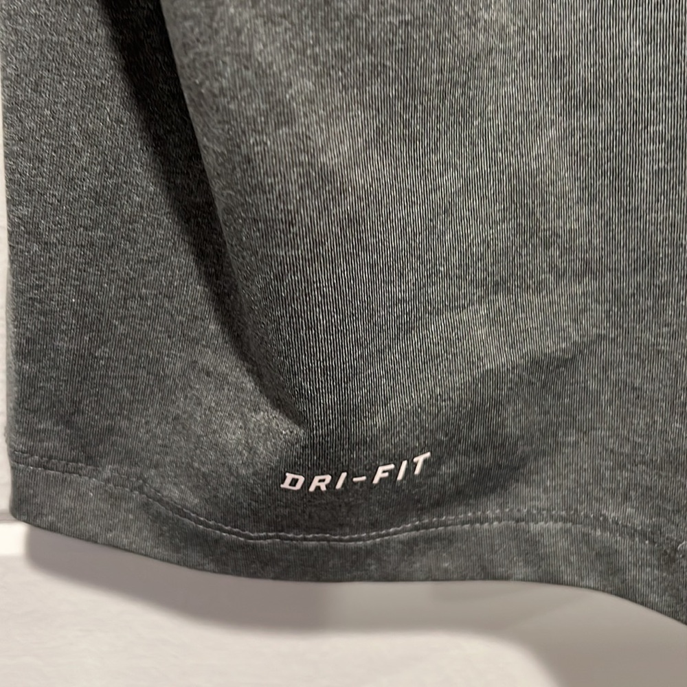 Top - Nike - Picture 5 of 11